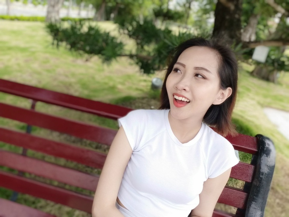 Loạt smartphone với khả năng selfie ấn tượng ở phân khúc tầm trung - 5 Selfie xóa phông với Galaxy J8