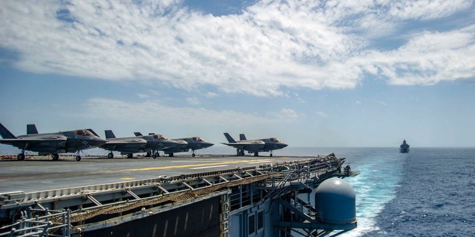 Lộ "át chủ bài" của Mỹ trước nguy cơ đối đầu Nga ở Syria - 1
Máy bay F-35B trên tàu sân bay USS Essex của Mỹ (Ảnh: US Navy)