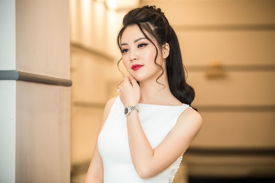 Á hậu Thụy Vân: “Một số cô gái trẻ đang lấy danh hiệu để mua bán” - 9 Á hậu Thụy Vân: “Một số cô gái trẻ đang lấy danh hiệu để mua bán” - 9