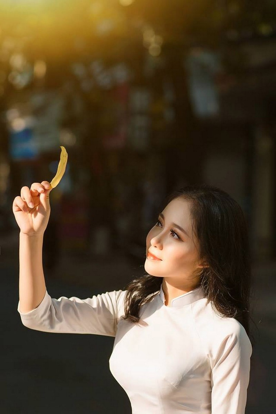 Có một mùa thu rất tình trong mắt thiếu nữ Bắc Giang - 2 Cô gái sinh năm 2002 nuôi ước mơ thi đậu vào trường công an, và đó cũng là mong muốn mà bố mẹ Huyền kỳ vọng. Chính vì thế Thu Huyền luôn cố gắng phấn đấu để đạt được kết quả học tập tốt nhất, nhiều năm liền cô đều đạt danh hiệu học sinh giỏi.