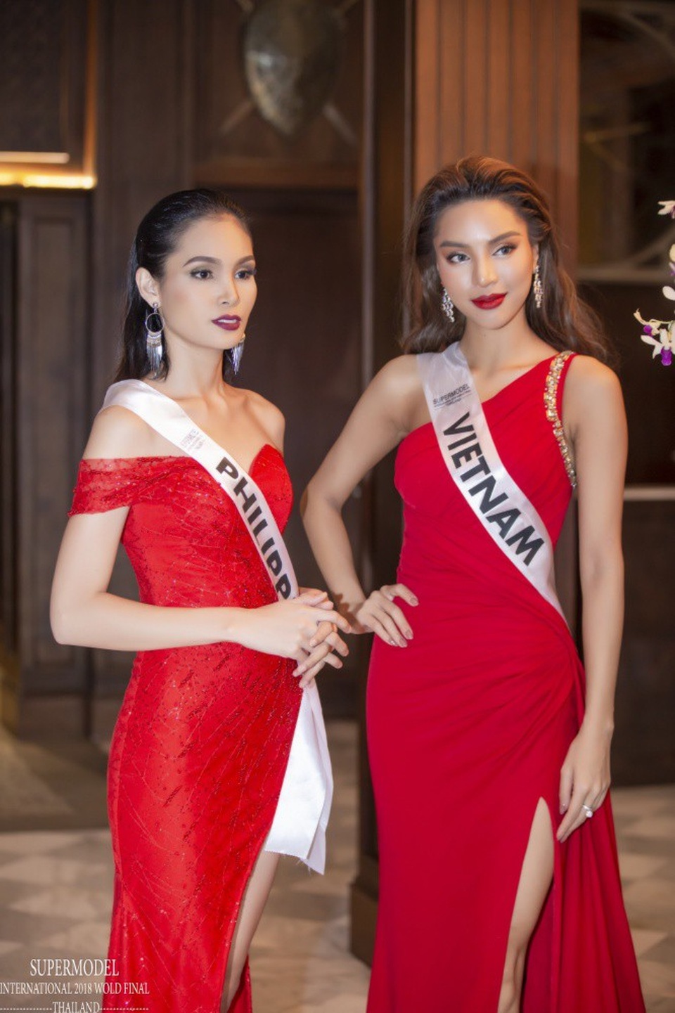 Nói được tiếng Anh, tiếng Hoa cũng là ưu điểm của Khả Trang. Cô trải qua các vòng phỏng vấn mà không cần phiên dịch.