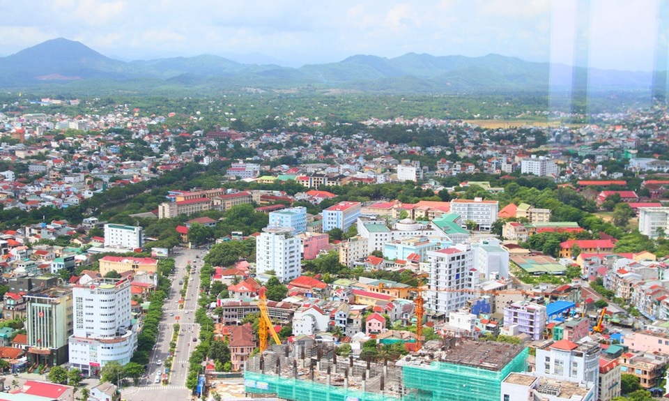 Nhìn từ trên cao Huế vẫn đẹp dịu dàng! - 14 Nhìn lên dãy núi Kim Phụng