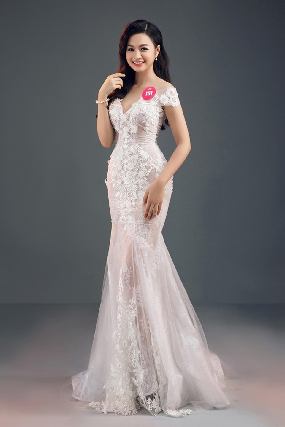 Nhật Minh từng tham gia Hoa khôi Ngoại thương TP HCM và lọt vào top 15 chung cuộc. Người đẹp chia sẻ trong một buổi gặp ban giám khảo, cô được nhận xét có gương mặt đậm chất Á đông, giống với cựu Hoa hậu Việt Nam 2004 Nguyễn Thị Huyền.