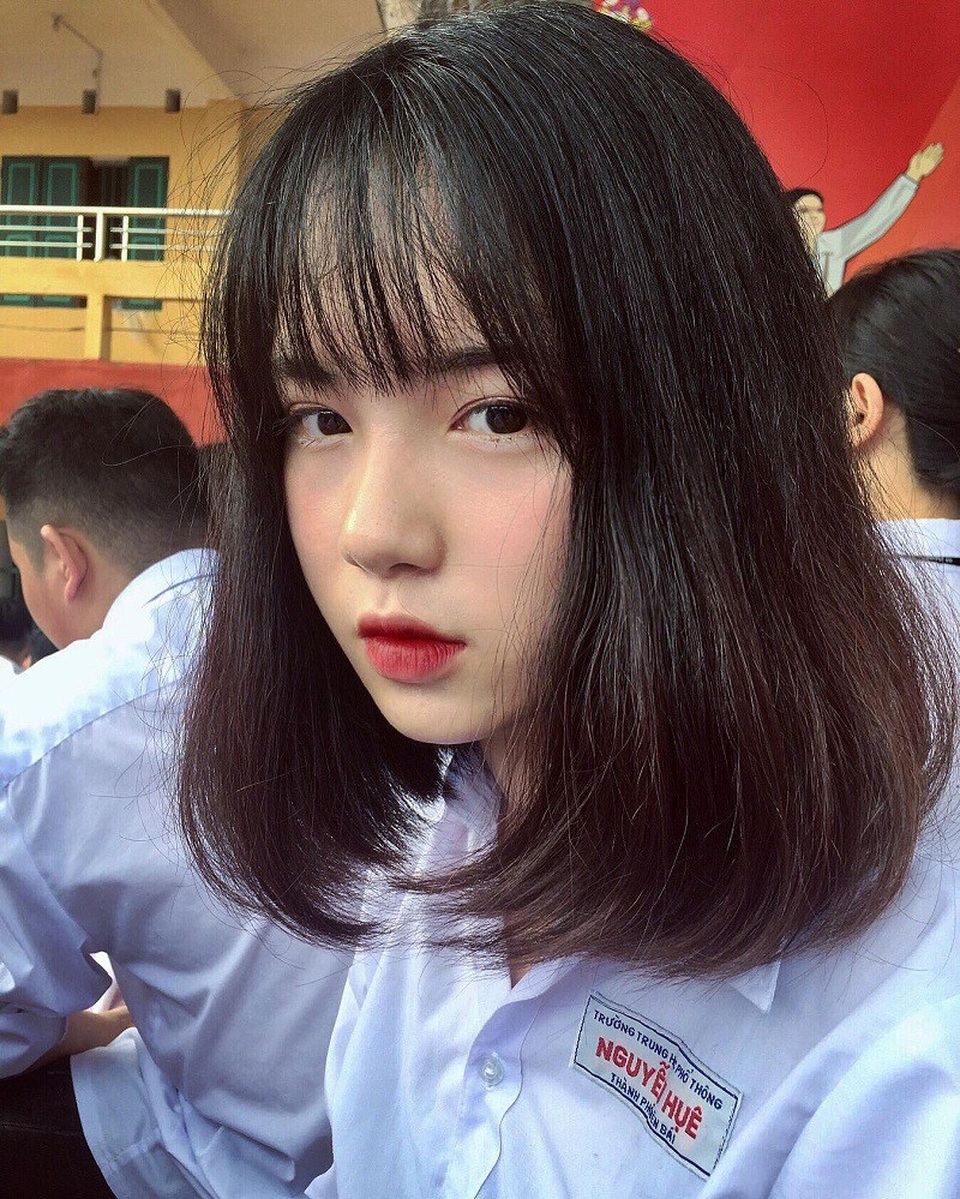 Cặp chị em song sinh 10x Yên Bái thu hút mọi ánh nhìn - 8 Chia sẻ về cảm xúc khi được cộng đồng mạng quan tâm, Hằng nói: “Thực sự tụi em rất bất ngờ khi được mọi người chú ý. Sở thích của tụi em là mặc đồ giống nhau một phần do từ bé bố mẹ mặc cho, một phần là do cả hai muốn như vậy”.