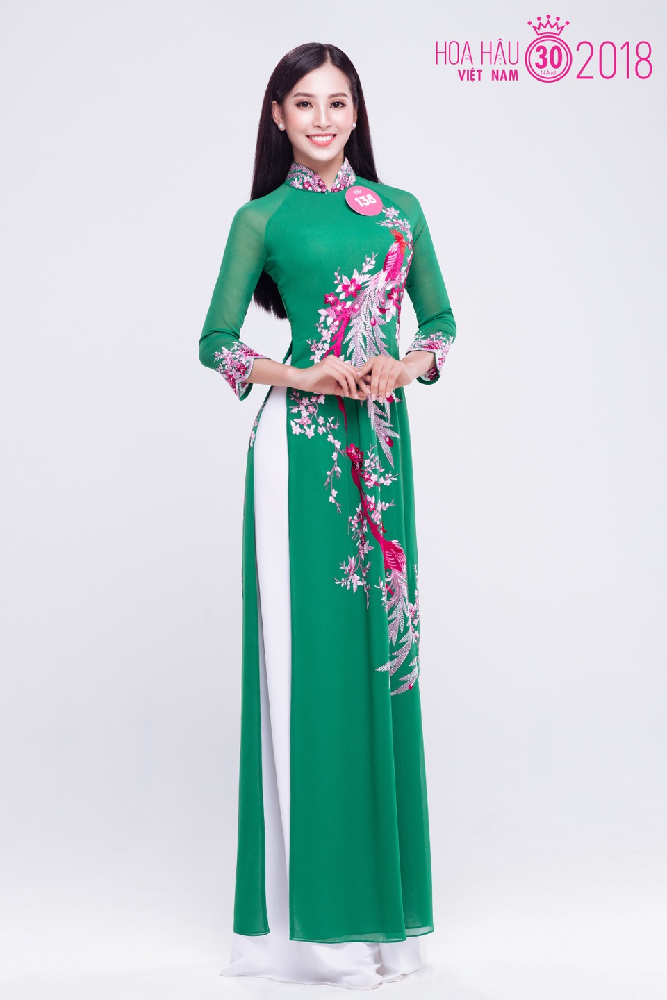 Người đẹp sinh năm 2000 đến từ Quảng Nam cao 1m74, chỉ số hình thể là 84 - 63 – 90. Cô lọt top 3 chung cuộc phần thi Người đẹp Biển – Hoa hậu Việt Nam 2018 vừa diễn ra tại Đà Nẵng.