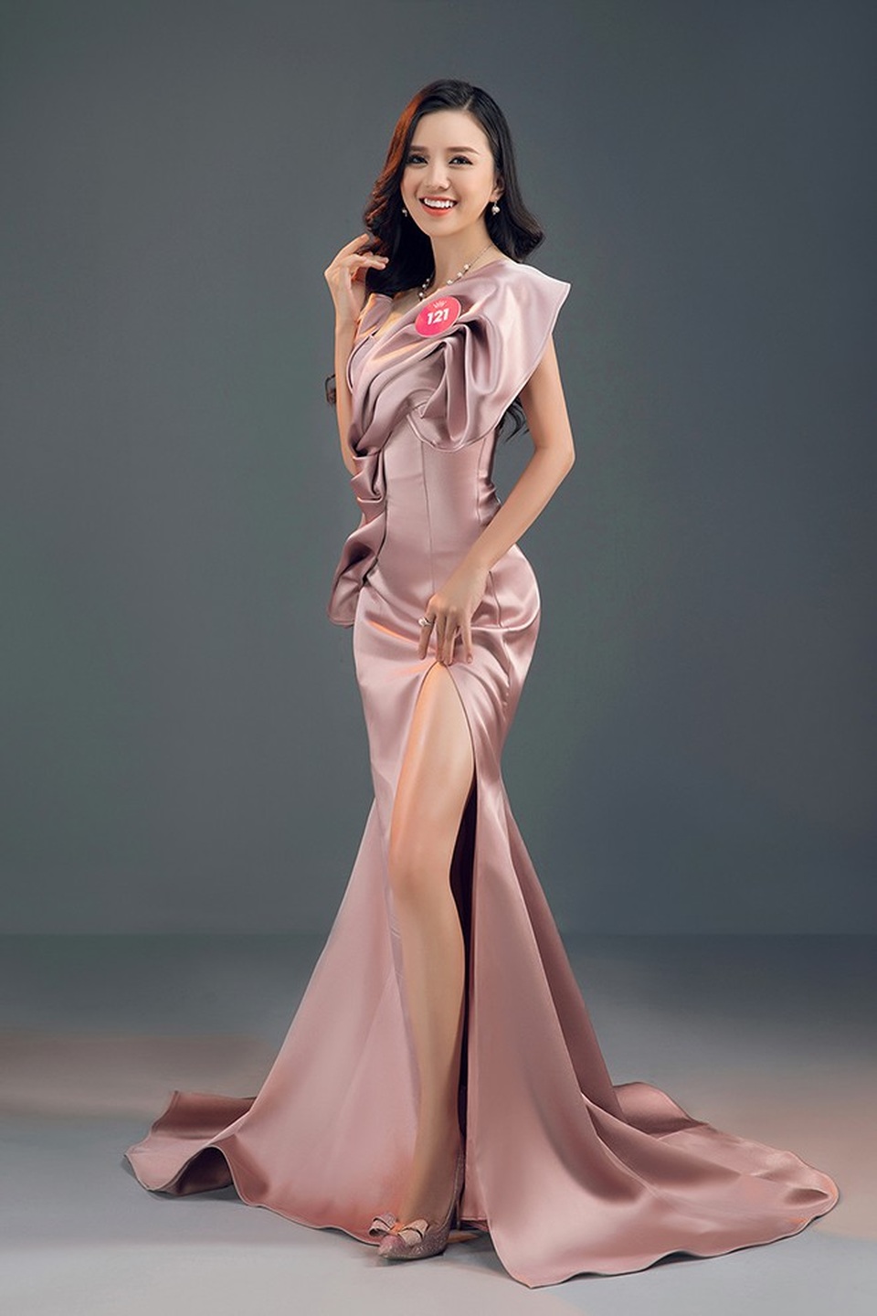 Thảo Vy đang theo học ngành Kinh doanh Quốc tế, trường Đại học RMIT. Người đẹp cũng lọt top 3 Người đẹp Du lịch - phần thi phụ nằm trong khuôn khổ Hoa hậu Việt Nam 2018.