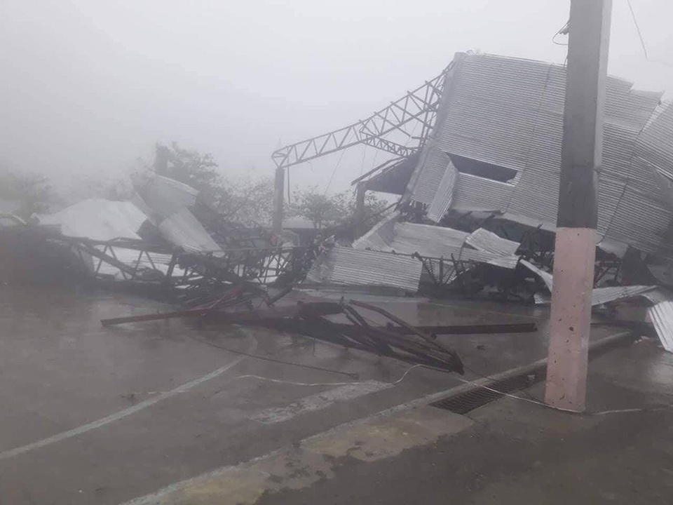 Philippines: Ít nhất 14 người chết do siêu bão Mangkhut - 7 Bão Mangkhut đã tạo thành những đợt sóng cao tới 6m ở các khu vực ven biển của Cagayan. Sau khi đổ bộ vào Philippines, cường độ của bão đã giảm. (Ảnh: Reuters)