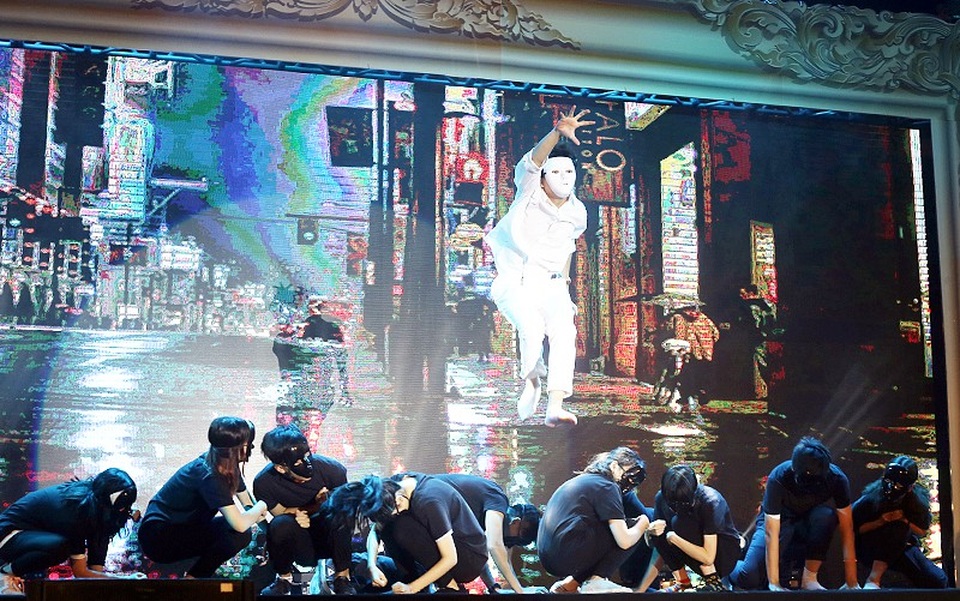 Học sinh chuyên Ams hóa thân “Cô Ba Sài Gòn” khoe cá tính - 9
Chàng trai hiếm hoi của khối chuyên Sử vào vai một vũ công ballet đầy đam mê, song gặp nhiều áp lực, định kiến từ xã hội.