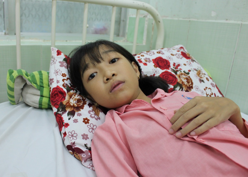 Cha bỏ rơi, mẹ theo chồng mới, nữ sinh 13 tuổi nguy kịch vì suy tim nặng - 1 Quỳnh Như đang đối mặt với tử thần bởi tình trạng suy tim nặng