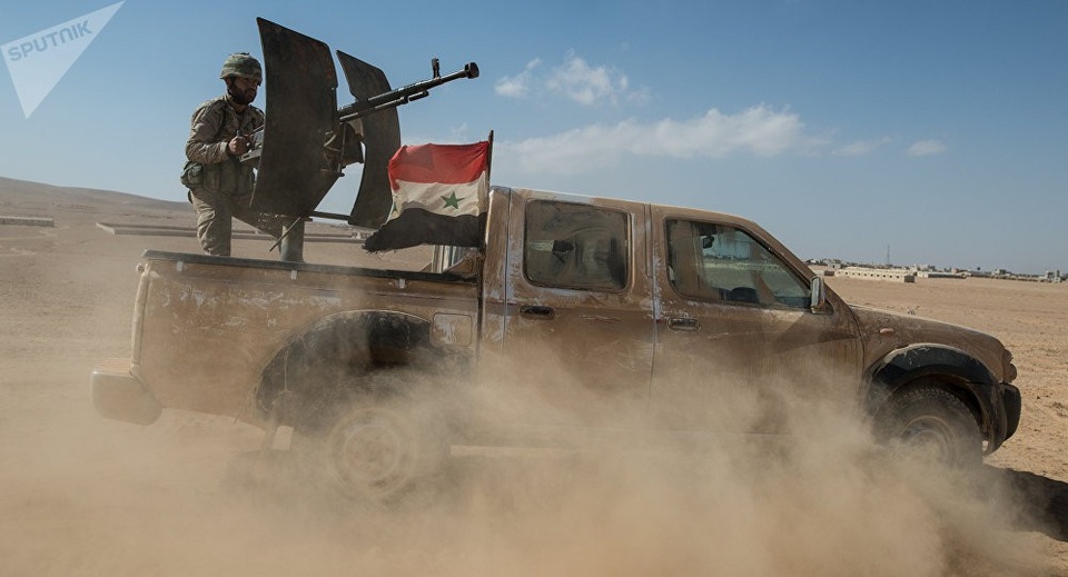 Báo Nga: Syria bất ngờ tấn công sào huyệt khủng bố nằm gần căn cứ quân sự Mỹ - 1 Một quân nhân lực lượng Syria (Ảnh: Sputnik)