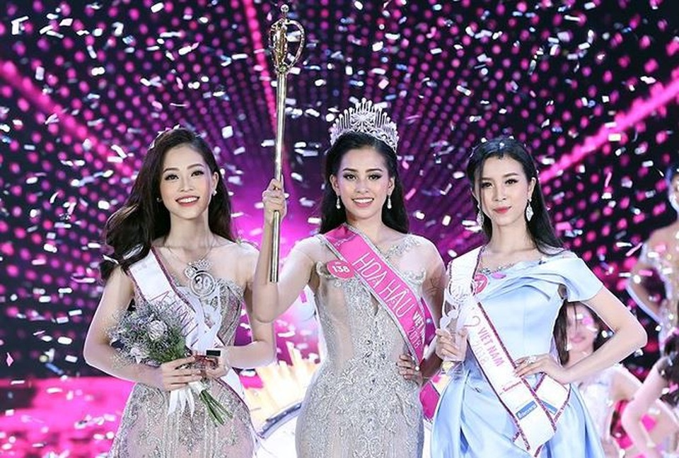 Nữ sinh 18 tuổi Trần Tiểu Vy đăng quang Hoa hậu Việt Nam 2018 - 1 3 người đẹp đoạt ngôi vị cao nhất của Hoa hậu Việt Nam 2018.