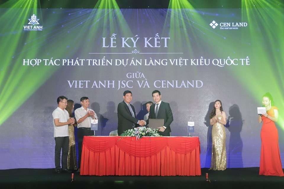 Dự án làng Việt kiều quốc tế Hải Phòng: 100% sản phẩm đợt 1 được đăng ký mua trong ngày ra mắt - 1
Đại diện chủ đầu tư Viet Anh JSC và CENLAND ký kết hợp tác chiến lược.