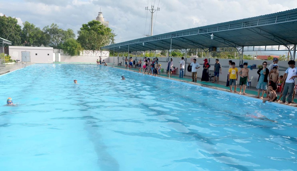 Học sinh lớp 2 đuối nước trong hồ bơi - 1 Hiện trường nơi xảy ra vụ việc