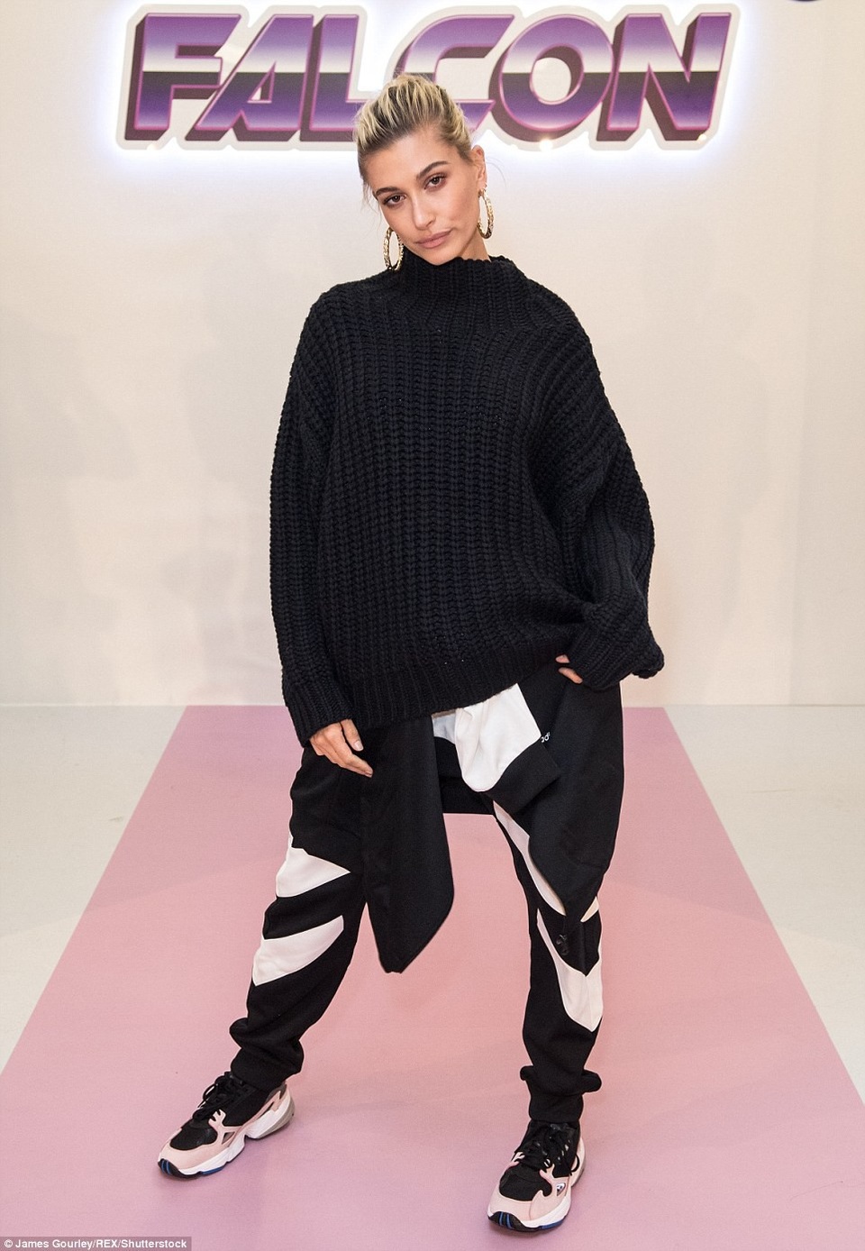 
Người mẫu 21 tuổi nổi tiếng hơn từ sau khi đính hôn với Justin Bieber
