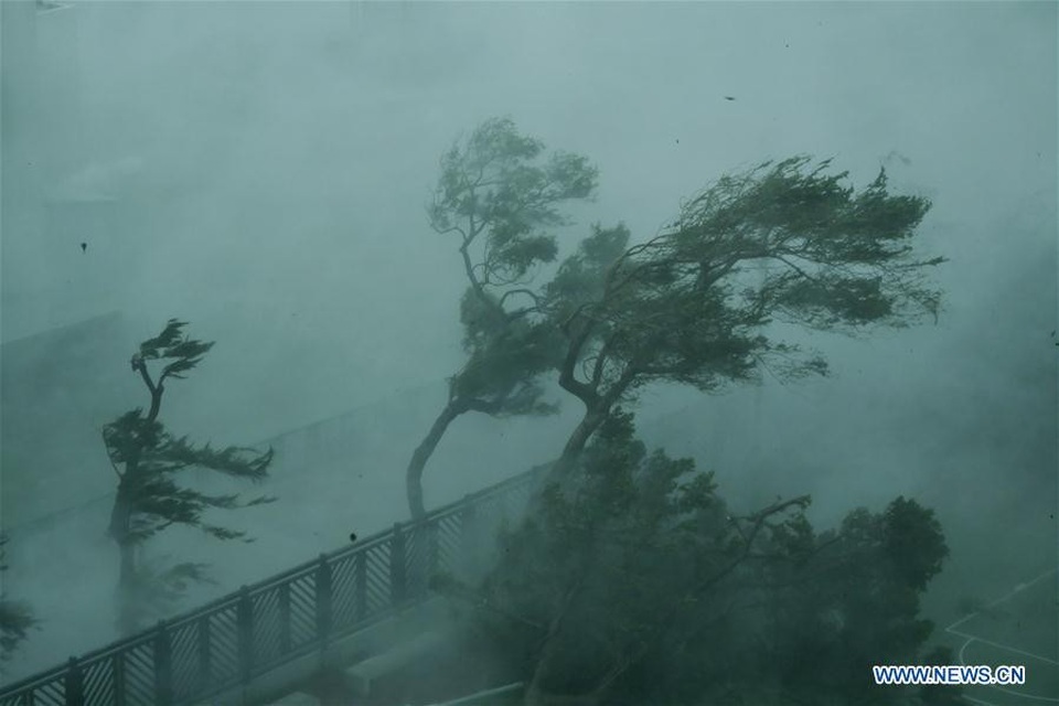 Bão mạnh nhất hành tinh tàn phá Trung Quốc - 2
Đây được coi là cơn bão mạnh nhất thế giới trong năm nay và cũng là một trong những cơn bão mạnh nhất càn quét khu vực châu Á trong vòng nhiều thập niên qua. (Ảnh: China News)