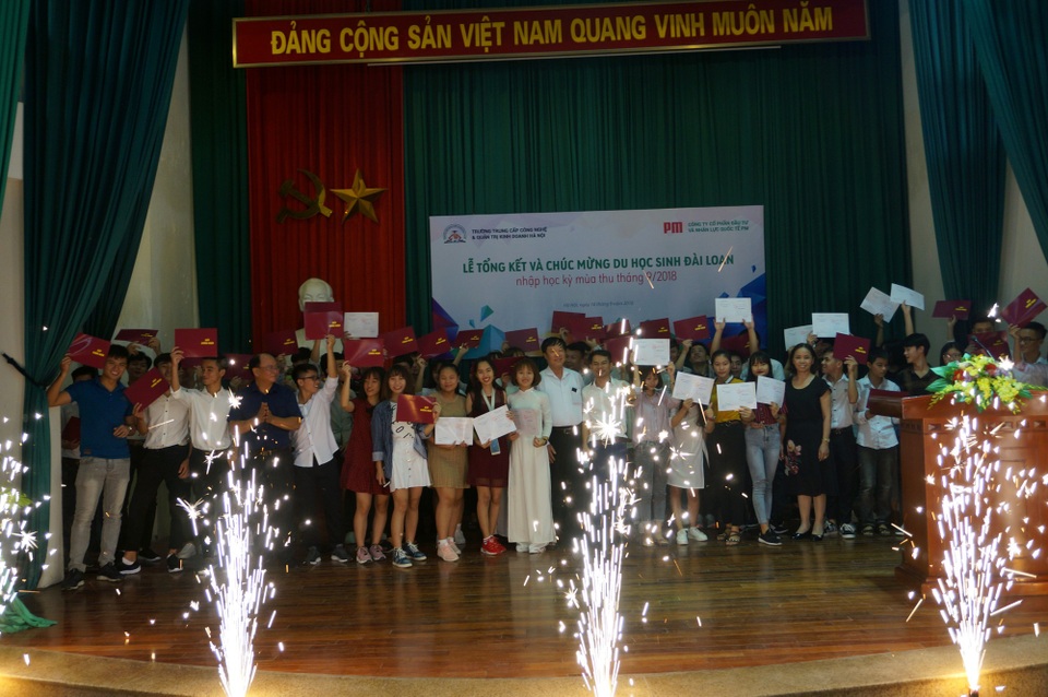 Công ty PM cho đoàn du học sinh Đài Loan nhập học kỳ mùa thu 2018 - 7 Công ty PM cho đoàn du học sinh Đài Loan nhập học kỳ mùa thu 2018 - 7