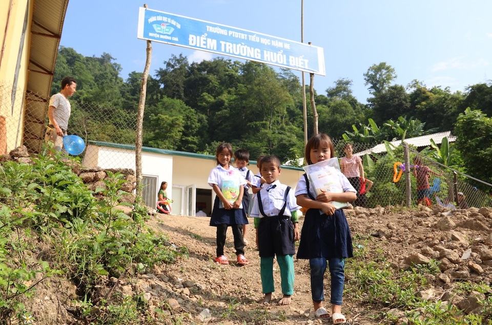 Khánh thành công trình phòng học Dân trí thứ 21 tại điểm trường Huổi Điết, Điện Biên - 12
Một năm học mới tươi vui đến với học sinh điểm trường Huổi Điết