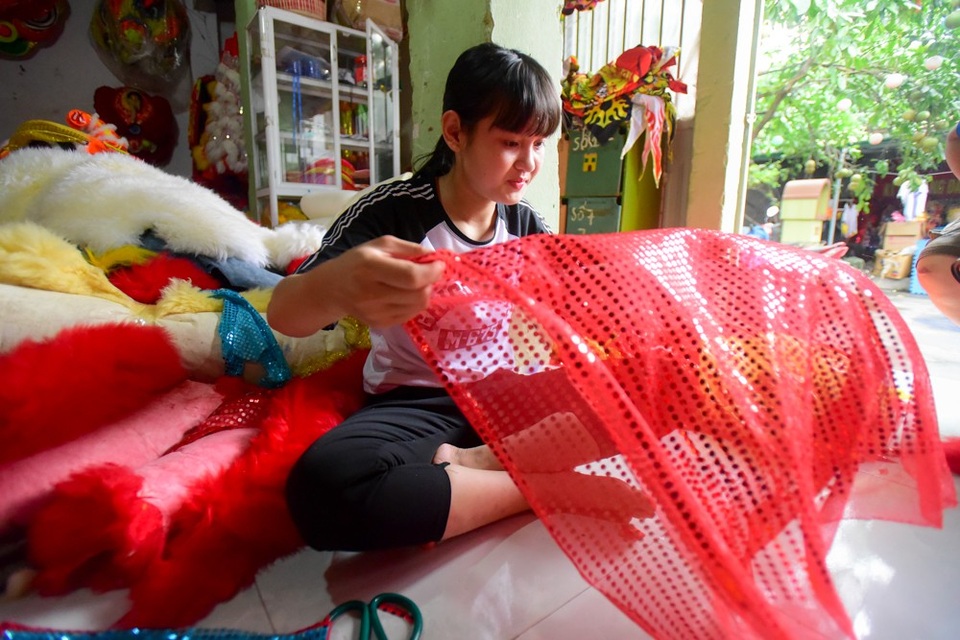 Xưởng làm đầu lân tất bật trước Tết Trung thu - 7 Xưởng làm đầu lân tất bật trước Tết Trung thu - 7