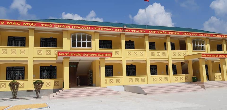 Khánh thành công trình phòng học Dân trí thứ 21 tại điểm trường Huổi Điết, Điện Biên - 13
Cũng trong năm học 2018-2019, Trường tiểu học Nậm He được nhà nước đầu tư xây dựng thêm 8 phòng học mới khang trang, giúp thầy cô và học sinh nhà trường làm tốt công việc dạy và học nơi vùng cao