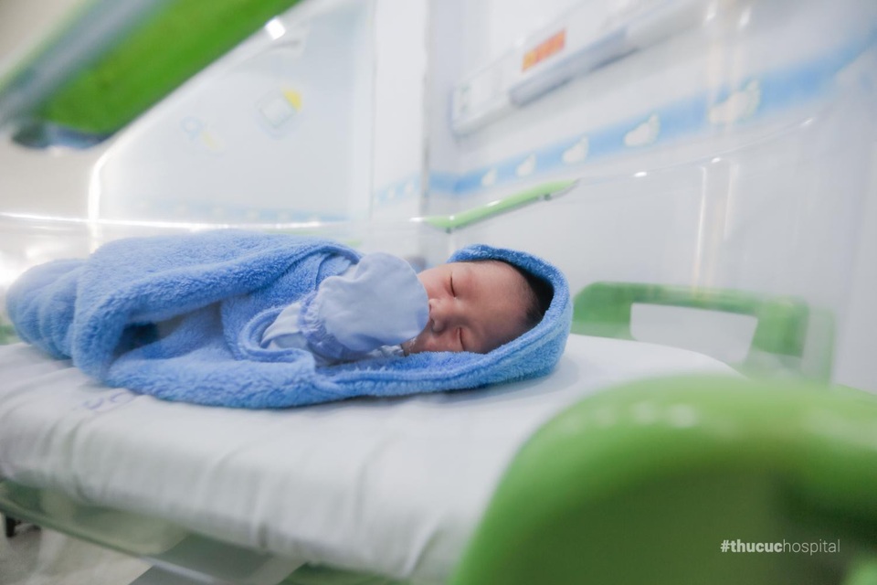 “Phát cuồng” với Hội cún con “siêu đáng yêu” tại BV Quốc tế - 3 Những khoảnh khắc đầu đời “đắt giá” của con trong bệnh viện. Không một mỹ từ nào có thể diễn tả được những khoảnh khắc tuyệt vời này của con yêu.