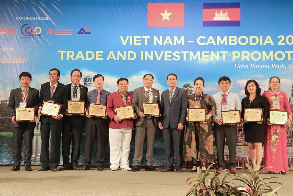 BenThanh Tourist đạt giải Top 10 Doanh nghiệp tiêu biểu Asia - 3 BenThanh Tourist đạt giải Top 10 Doanh nghiệp tiêu biểu Asia - 3