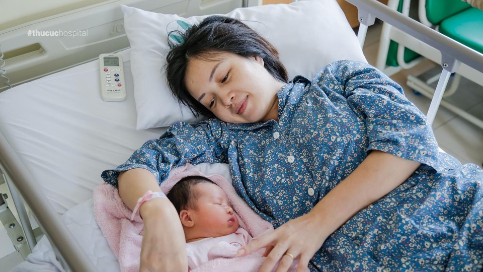 “Phát cuồng” với Hội cún con “siêu đáng yêu” tại BV Quốc tế - 6 Hãy trân trọng và nâng niu những giây phút đầu đời của con yêu mẹ nhé!