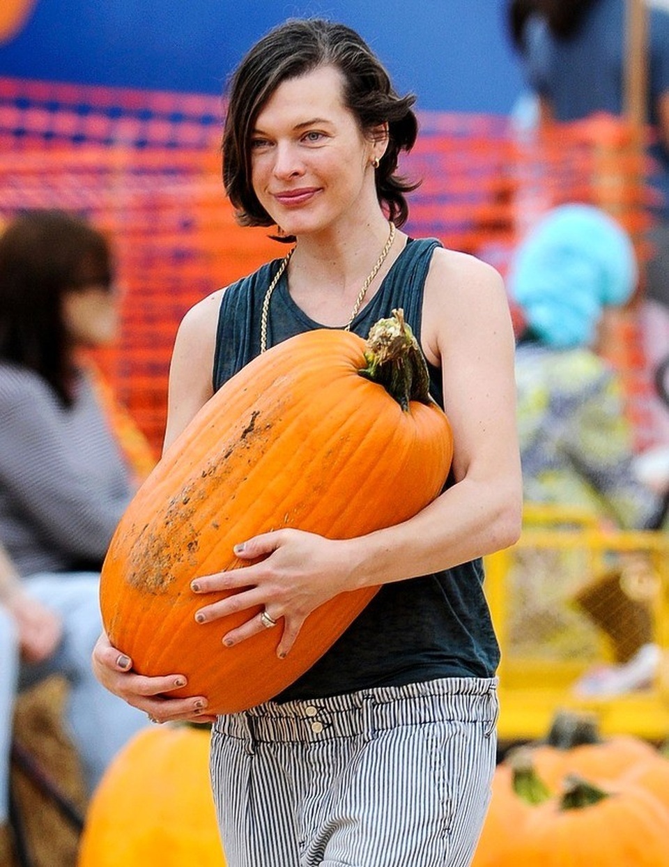 Ngỡ ngàng với hình ảnh đời thực của các mỹ nhân - 6 … nhưng thực tế thì mỹ nhân này lại trông gần gũi, đáng yêu cỡ này