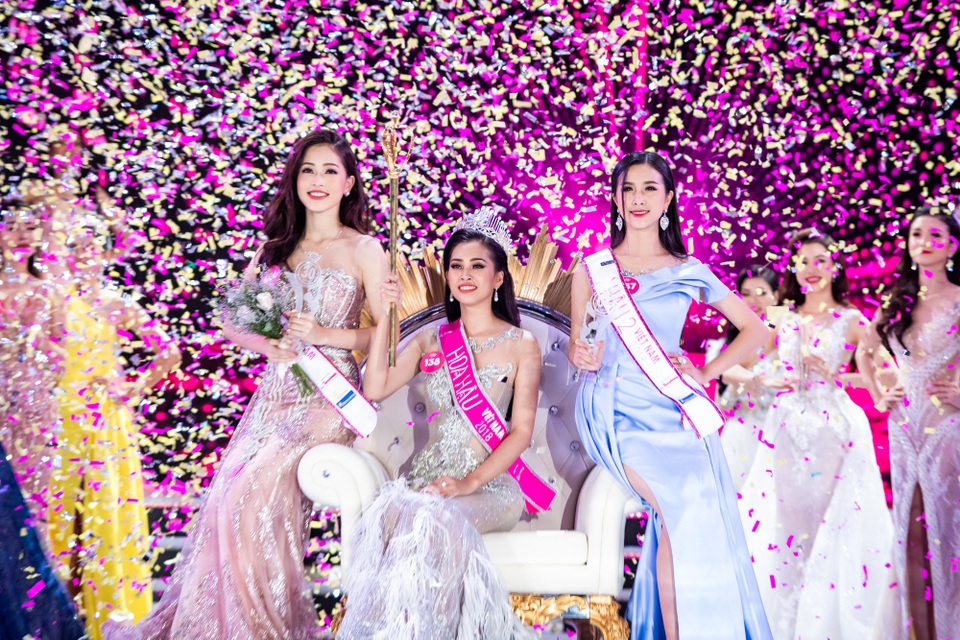 Theo Nhà sử học Dương Trung Quốc, các thành viên BGK đã đạt được sự đồng thuận cao khi quyết định chọn Trần Tiểu Vy, Bùi Phương Nga và Thuý An trở thành 3 người đẹp đẹp nhất của Hoa hậu Việt Nam 2018.