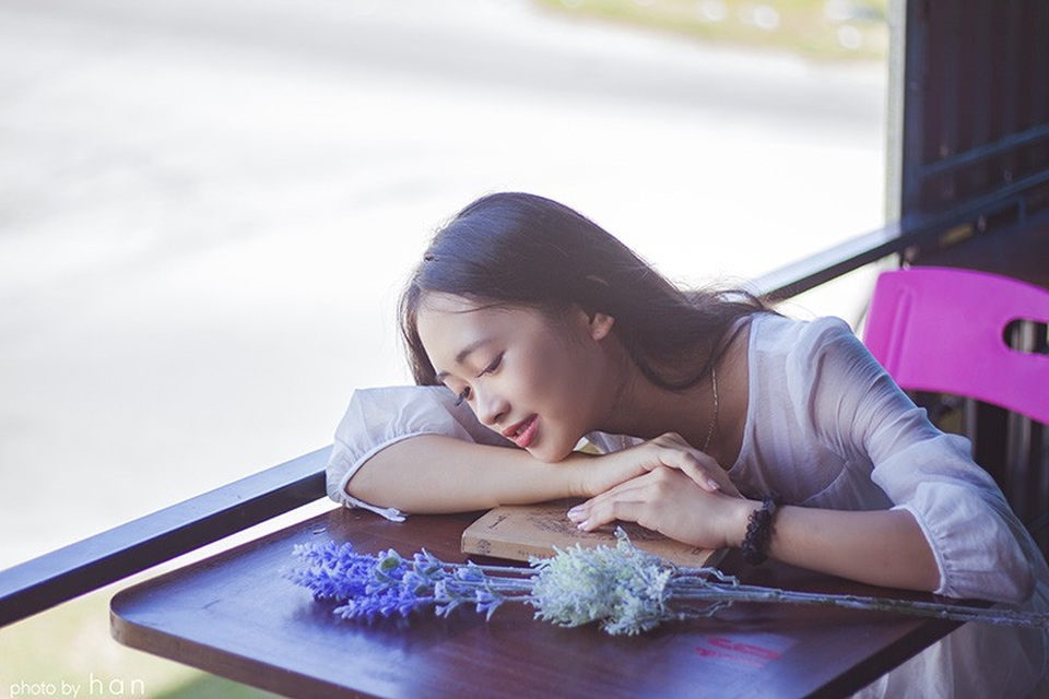 Là con gái đừng bao giờ cố chấp yêu một kẻ vô tâm - 2 Là con gái dù thế nào cũng hãy giữ lại niềm kiêu hãnh cuối cùng cho chính mình. (Ảnh minh họa: Han)
