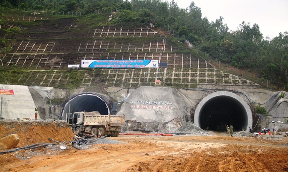 Hầm xuyên núi nghìn tỷ sẽ hoạt động trước Tết Nguyên đán - 2 Phía Bắc hầm thuộc tỉnh Bình Định