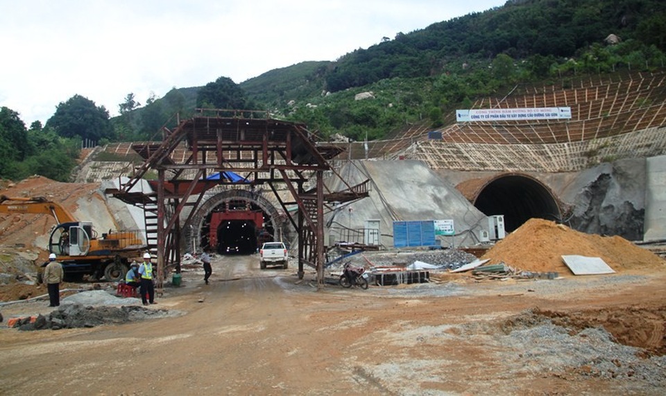 Hầm xuyên núi nghìn tỷ sẽ hoạt động trước Tết Nguyên đán - 3
Phía Nam hầm thuộc tỉnh Phú Yên.