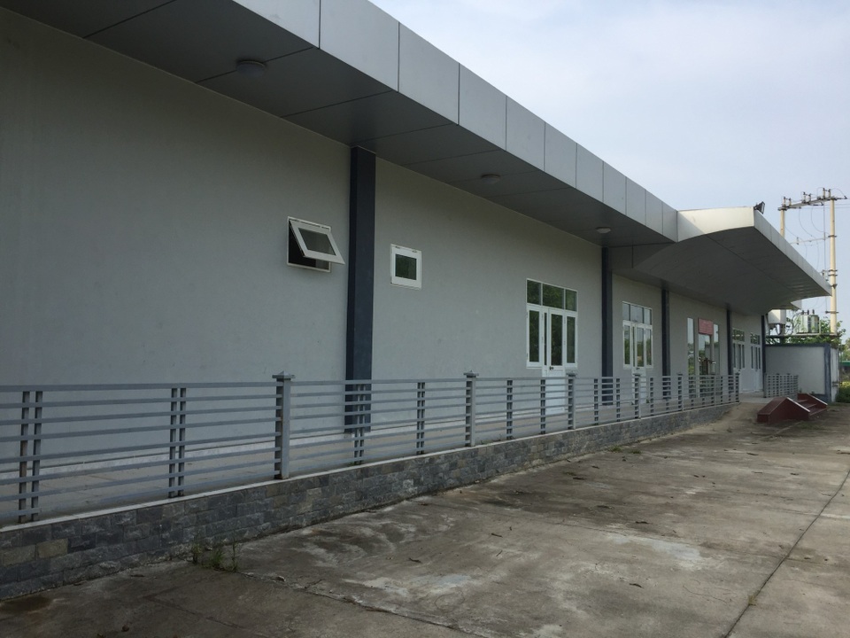 Cỏ “bao trùm” dự án bệnh viện 227 tỷ đồng sau 8 năm triển khai - 1 Dự án chỉ mới thực hiện được 2 dãy nhà rồi bỏ không suốt nhiều năm