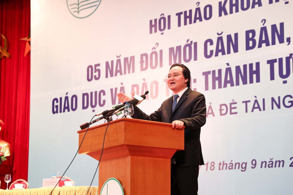 Giáo dục sau "5 năm đổi mới căn bản toàn diện": Nhiều kết quả nhưng còn hạn chế, yếu kém - 5
Bộ trưởng Bộ GD&ĐT Phùng Xuân Nhạ