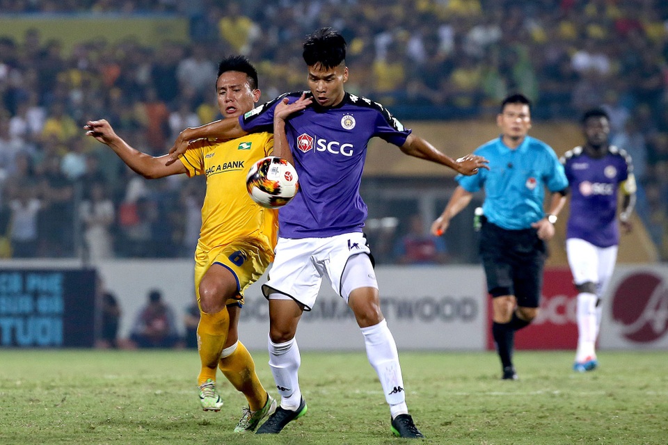 V-League lo quá tải, trọng tài, tiêu cực giai đoạn nước rút - 1
4 vòng đấu cuối V-League 2018 hứa hẹn vẫn rất căng thẳng - Ảnh: Gia Hưng