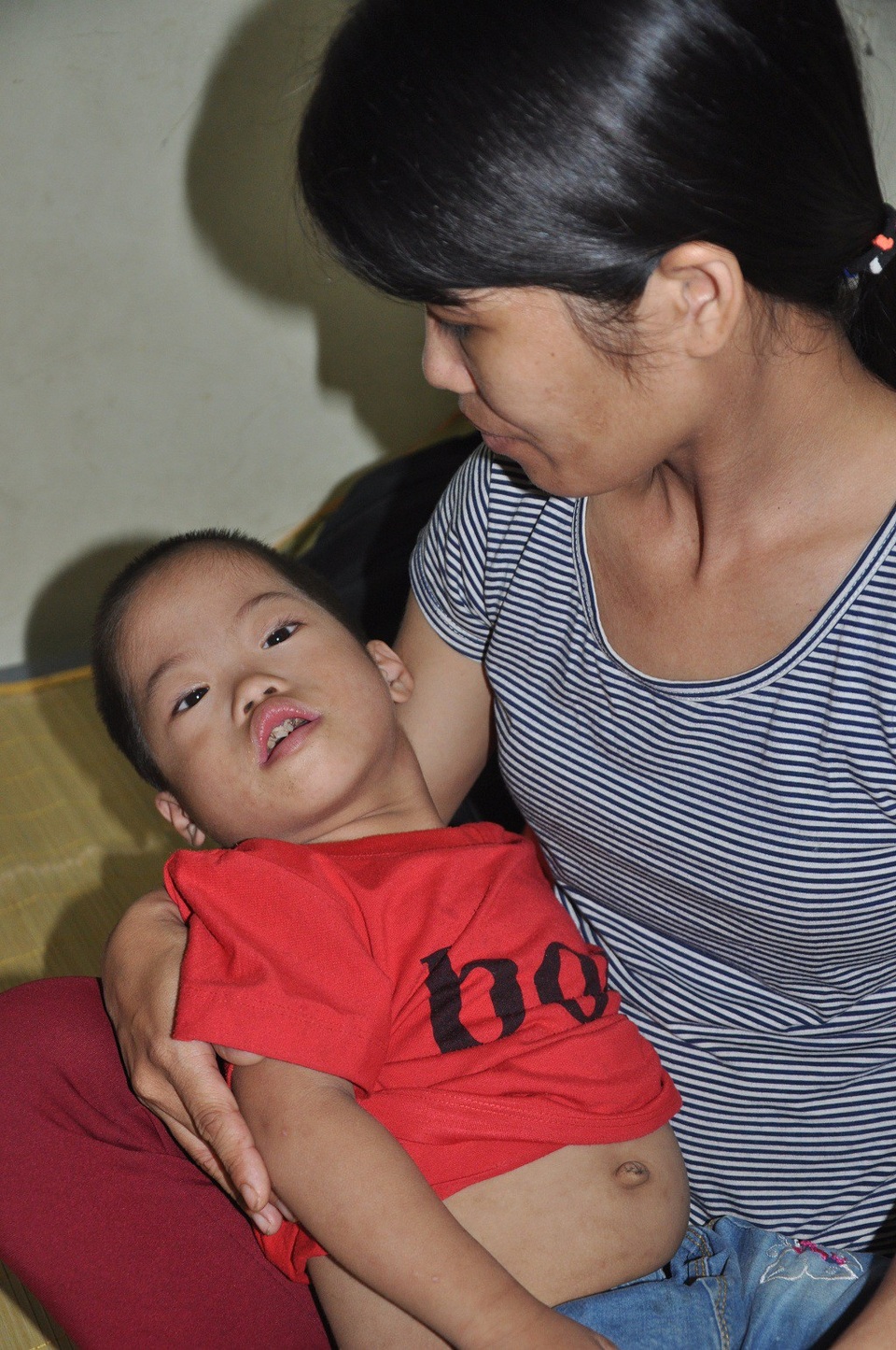 Không vay nổi 20 triệu đồng, tính mạng bé 3 tuổi nguy kịch vì bệnh tim - 7 Chị ước có phép nhiệm màu để cứu tính mạng con lúc này.