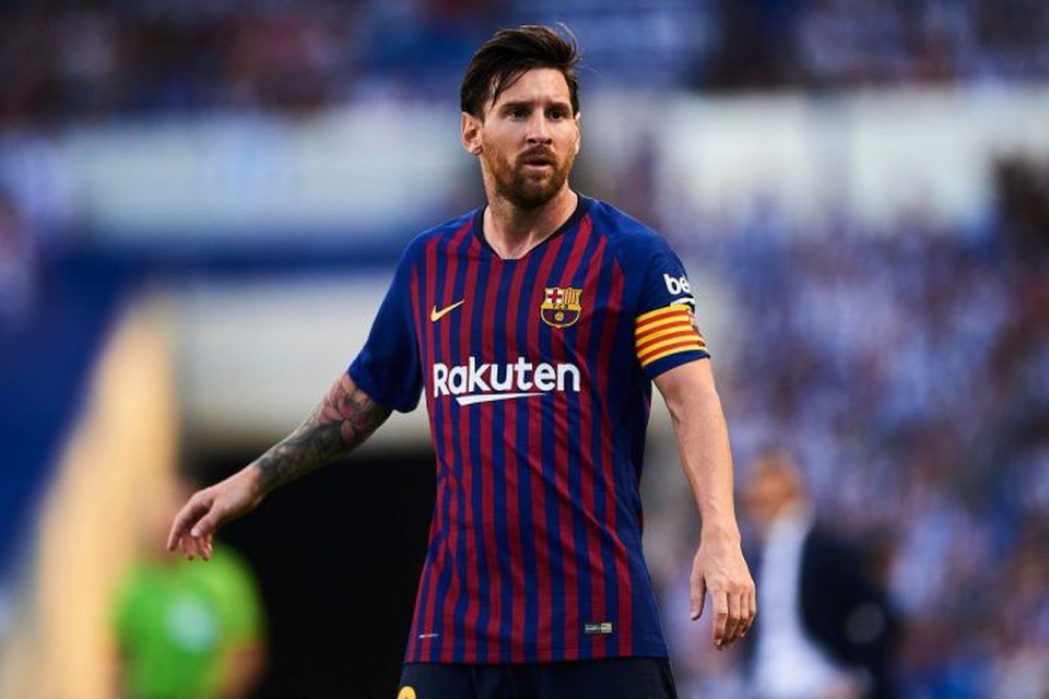 
Messi được đánh giá là ứng cử viên số 1 ở cuộc đua giành Vua phá lưới mùa giải này. Đó không phải là điều quá bất ngờ. Trong bối cảnh C.Ronaldo sang Juventus và cần thời gian thích nghi thì Messi đang có lợi thế hơn hẳn. Dù đã 31 tuổi nhưng cầu thủ người Argentina vẫn đang có phong độ tốt khi ghi 4 bàn/4 trận ở La Liga.
