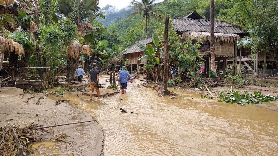 
Trường học, nhà dân ở xã Yên Tĩnh tan hoang sau khi lũ rút ...
