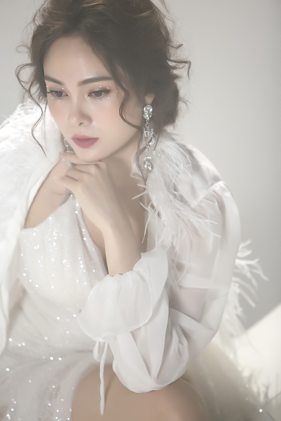 Lưu Hiền Trinh - trưởng nhóm SGirl tuyên bố tách nhóm - 2 Lưu Hiền Trinh đảm nhận vai trò trưởng nhóm nên việc cô rời khỏi cũng là một phần khó khăn cho các bạn còn lại, tuy nhiên cô khẳng định giữa các thành viên không xảy ra bất hòa gì.