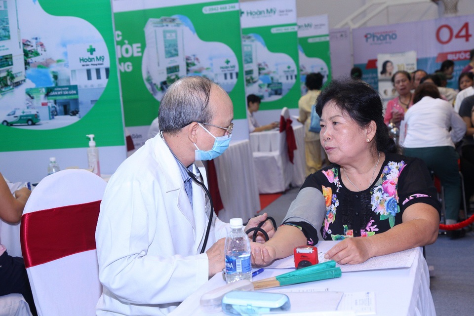 Tiếp nối thành công của ngày hội sức khỏe Phano Care lần 3 - 2 Thăm khám sức khỏe miễn phí