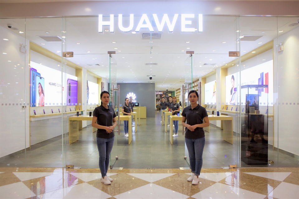Huawei đặt mục tiêu là một trong hai hãng di động lớn nhất tại Việt Nam - 5 Việc mở Cửa hàng trải nghiệm tại Việt Nam cũng là một trong các chiến lược để Huawei tiếp cận thị trường Việt Nam tốt hơn
