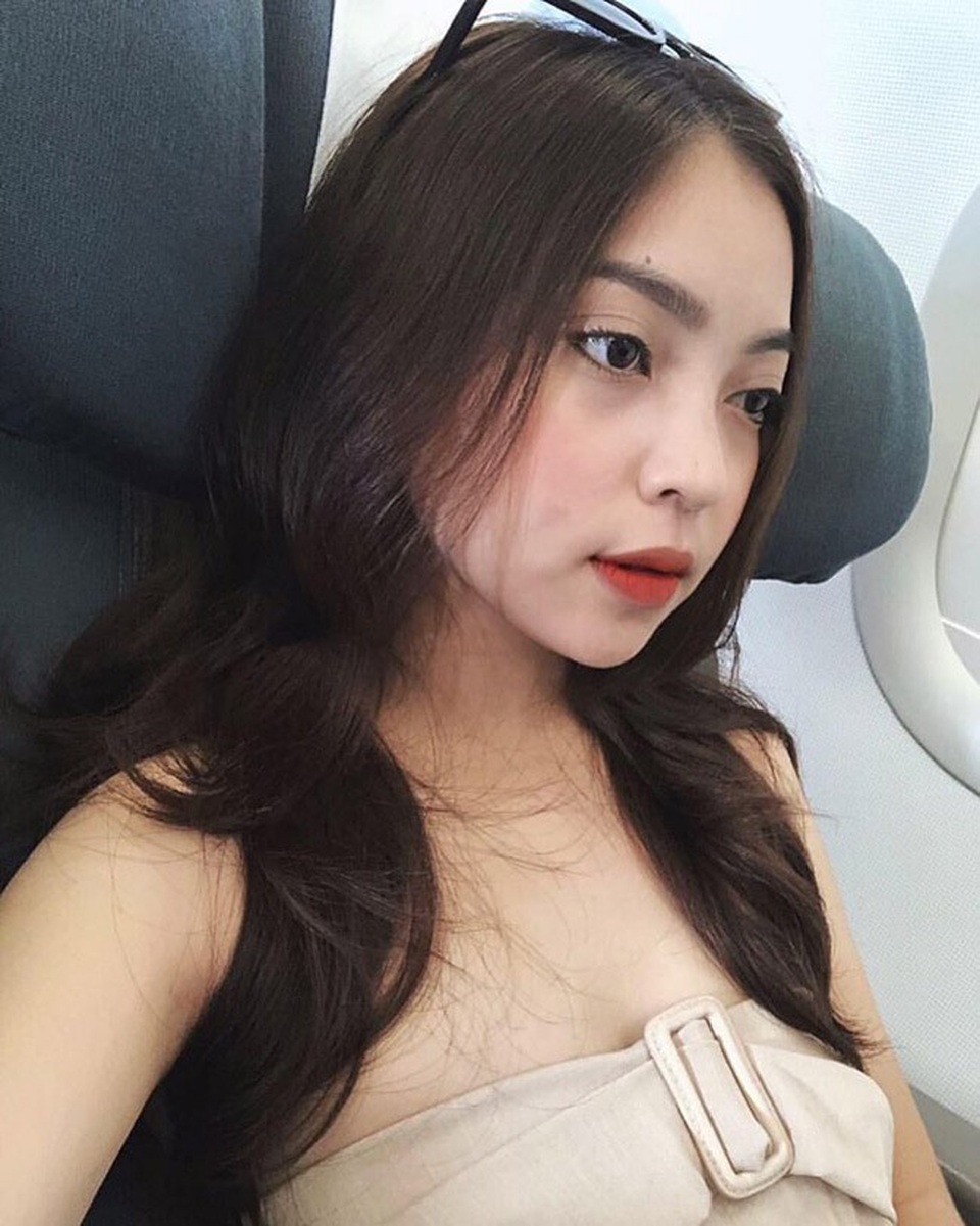 Bạn gái cầu thủ U23 bị "ném đá" vì ứng xử thiếu chuyên nghiệp - 7
Vì điều này mà Nhật Lê đánh mất thiện cảm từ người hâm mộ.