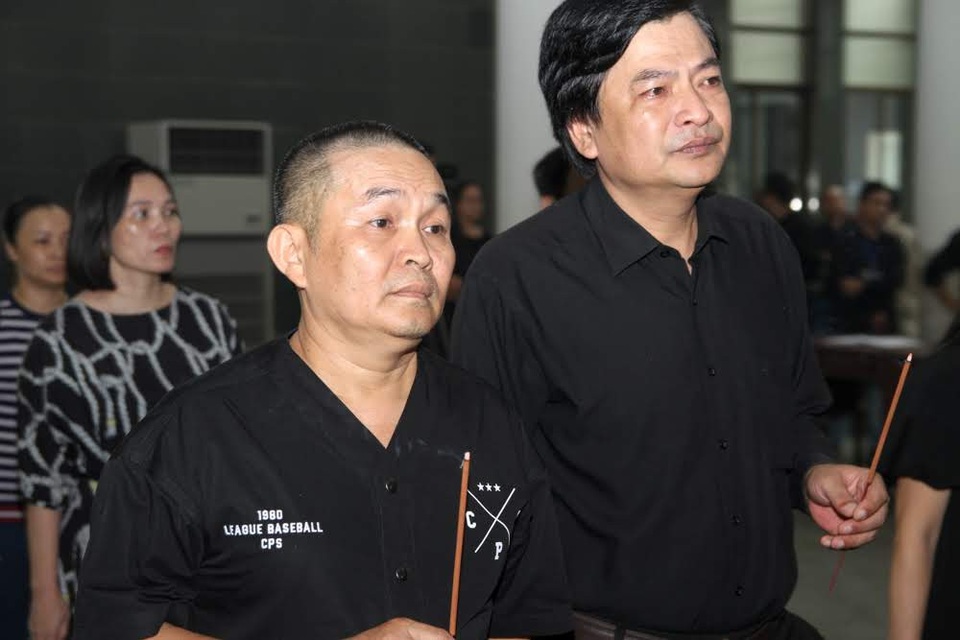 Nghệ sĩ nghẹn ngào tiễn biệt đạo diễn Phạm Đông Hồng - 9 Nghệ sĩ nghẹn ngào tiễn biệt đạo diễn Phạm Đông Hồng - 9