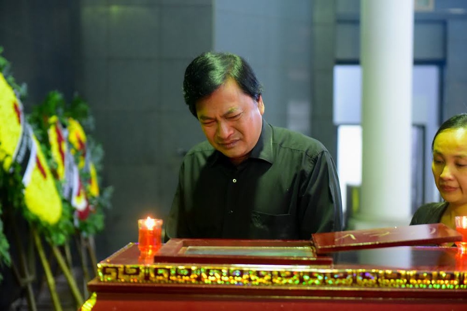 Nghệ sĩ nghẹn ngào tiễn biệt đạo diễn Phạm Đông Hồng - 19
NSND Quốc Anh.