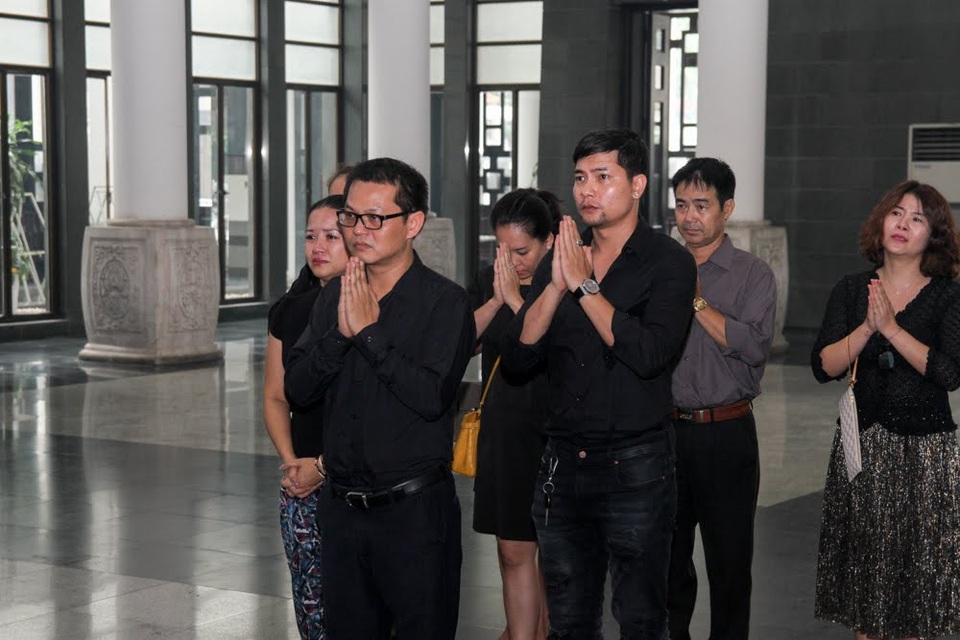 Nghệ sĩ nghẹn ngào tiễn biệt đạo diễn Phạm Đông Hồng - 7 Nghệ sĩ nghẹn ngào tiễn biệt đạo diễn Phạm Đông Hồng - 7