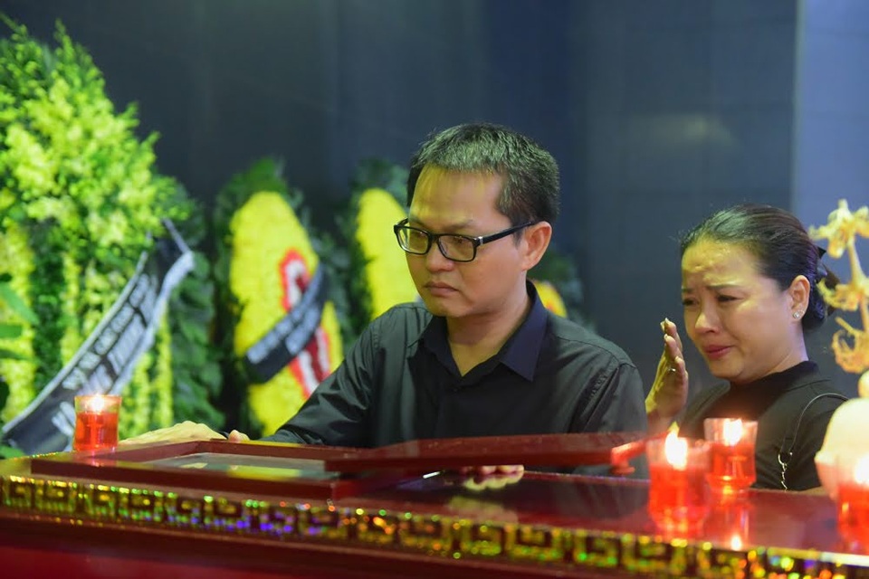 Nghệ sĩ nghẹn ngào tiễn biệt đạo diễn Phạm Đông Hồng - 14 NSND Trung Hiếu.