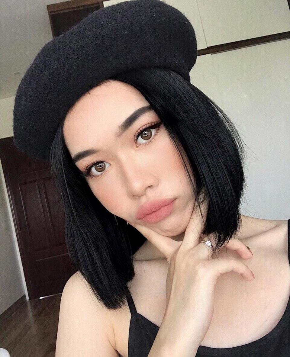 Thiếu nữ Việt xinh đẹp bị nhầm là... con lai - 5 Khác với những bức hình có phần lạnh lùng trên mạng xã hội, bình thường Trà My hòa đồng, thân thiện và luôn tạo cảm giác thoải mái cho những người đối diện. Tuy vậy cô gái này cũng trưởng thành và suy nghĩ thấu đáo, khi gặp khó khăn Trà My đều lấy nụ cười làm động lực để vượt qua. Trong quan niệm của cô gái 18 tuổi thì những vấp ngã giúp bản thân trưởng thành và hiểu được nhiều điều hơn.
