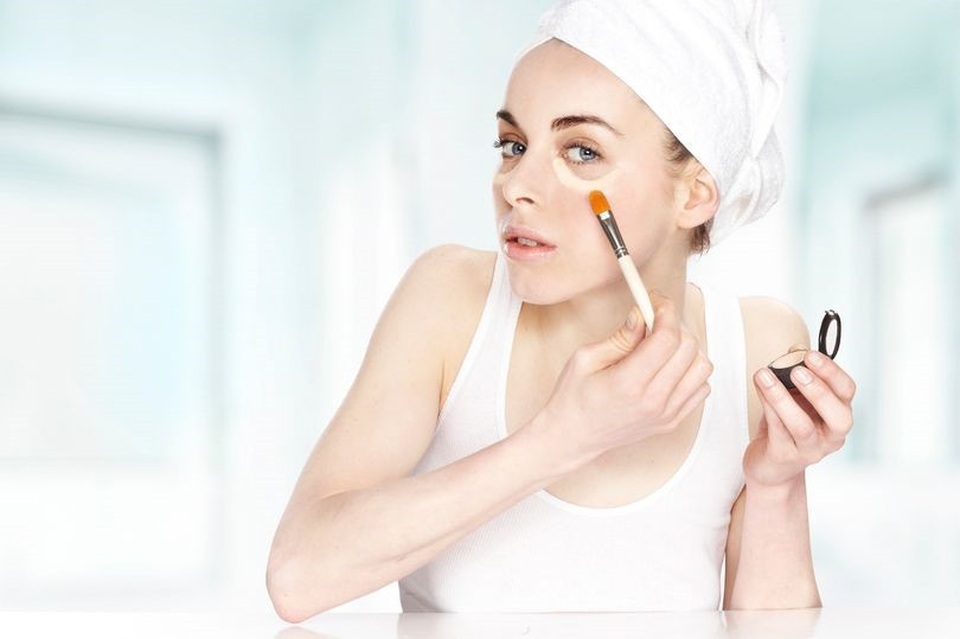 Đồ trang điểm chứa hóa chất ảnh hưởng đến nồng độ hormone ở phụ nữ - 1 Đồ trang điểm chứa hóa chất ảnh hưởng đến nồng độ hormone ở phụ nữ - 1