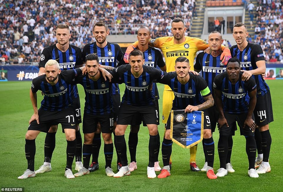 Đánh bại Tottenham, Inter gửi lời thách thức đến Barcelona - 2
Inter trở lại Champions League sau nhiều năm vắng mặt