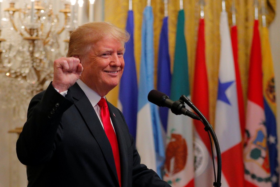 Ông Trump: Kinh tế Mỹ đi lên như tàu vũ trụ sau vụ áp thuế với Trung Quốc - 1
Tổng thống Mỹ Donald Trump (Ảnh: Reuters)