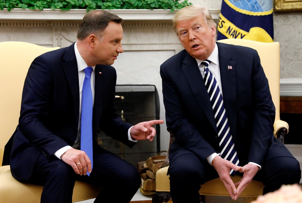 Tổng thống Ba Lan đề xuất chi 2 tỷ USD để Mỹ lập căn cứ “Fort Trump” - 1
Tổng thống Ba Lan Andrzej Duda hội đàm với Tổng thống Mỹ Donald Trump tại Nhà Trắng ngày 18/9 (Ảnh: Reuters)